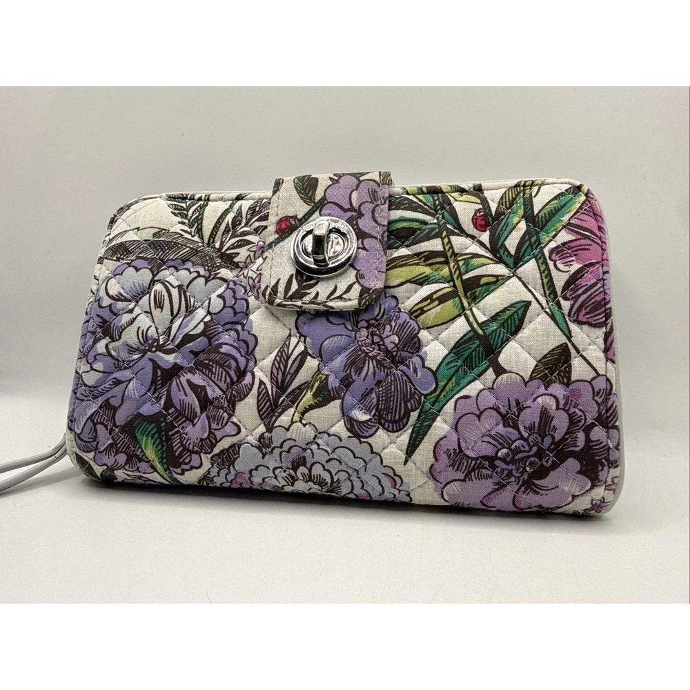 Vera‎ Bradley Quilted Floral Zip-Around Women's Wallet Credit Card Slots